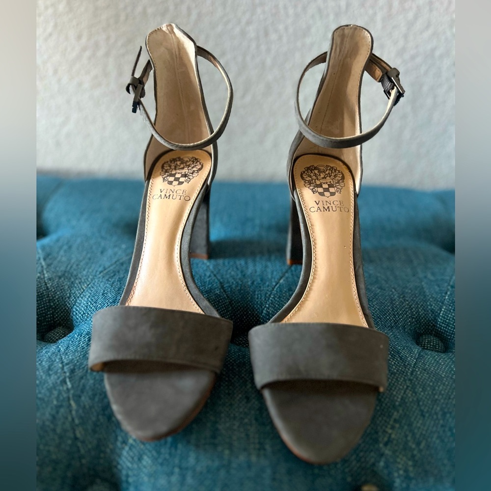 Vince camuto open toe grey sandals, never worn, size 5.5